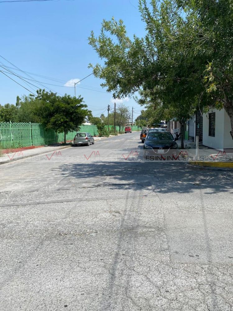 Casa Uso Comercial En Venta En Residencial Santa María, Guadalupe, Nuevo León