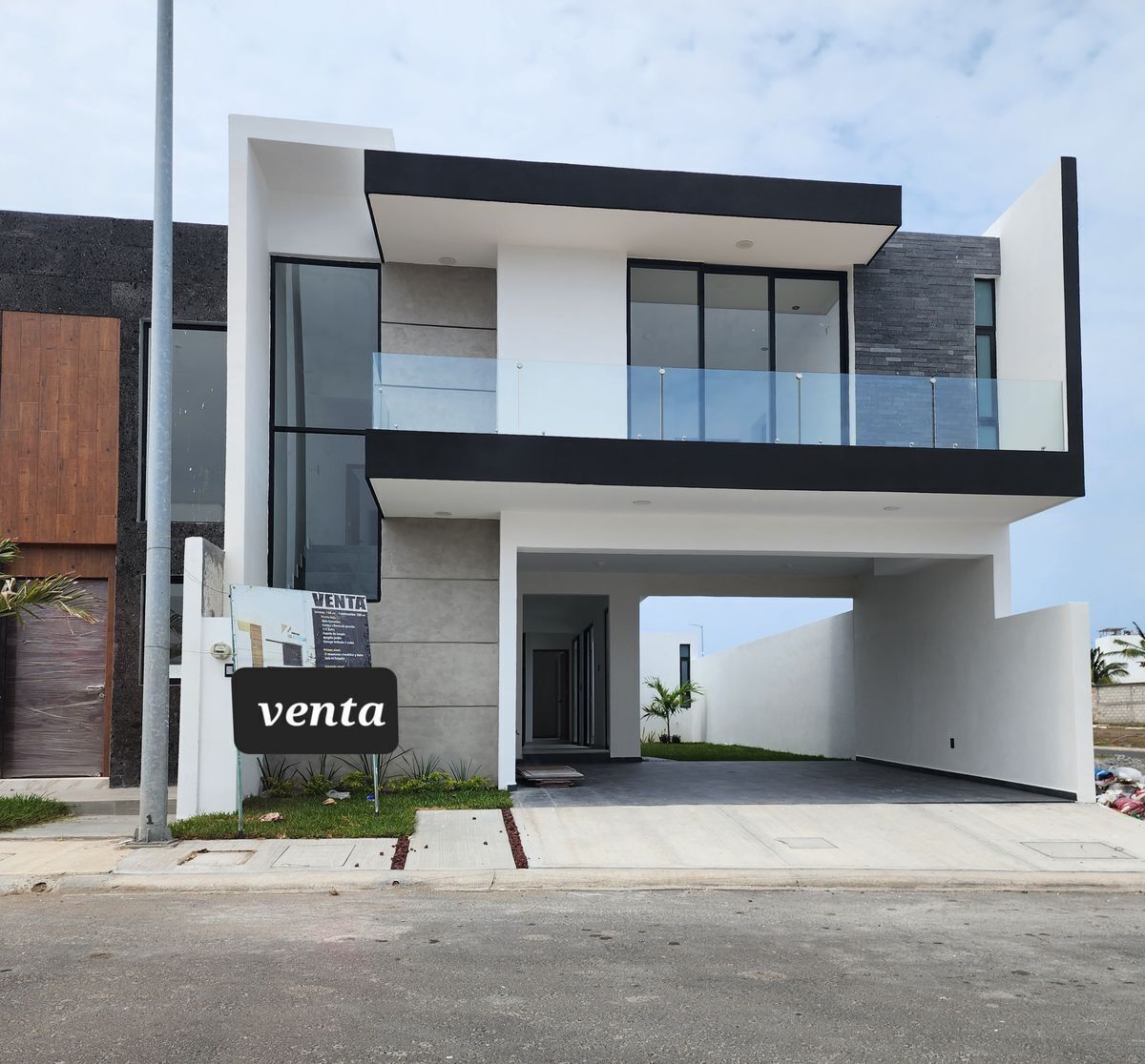 Casa VENTA con RECAMARA EN PLANTA BAJA, AMPLIO JARDIN fracc LOMAS DE LA RIOJA