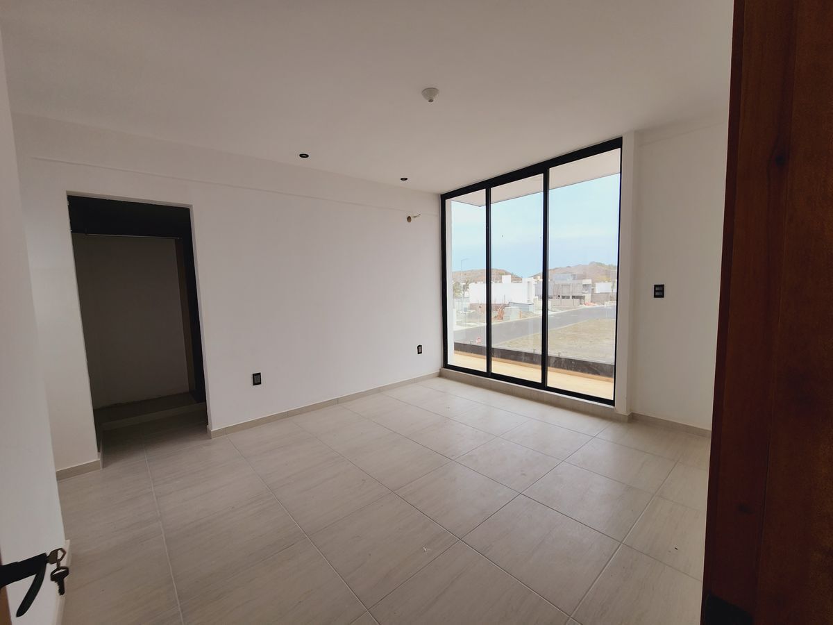 casa-venta-con-recamara-en-planta-baja-amplio-jardin-fracc-lomas-de-la-rioja15-30991