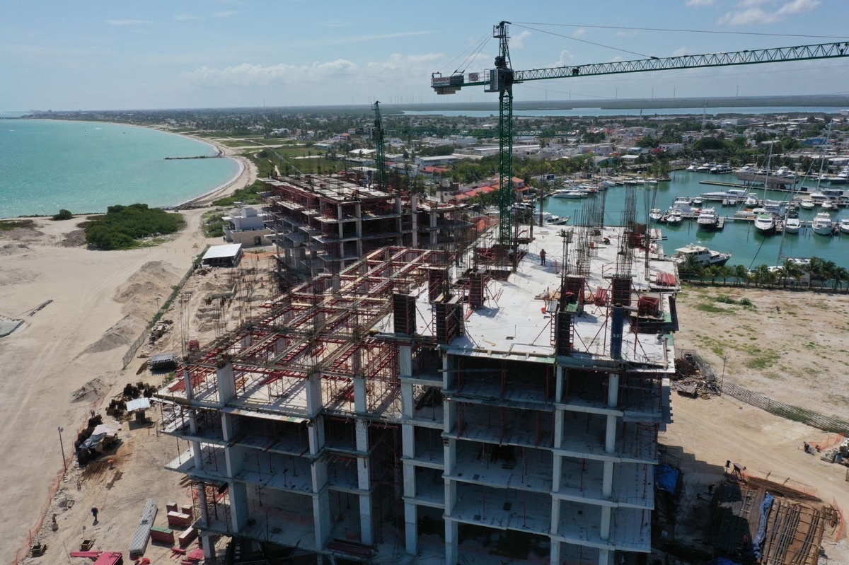 DEPARTAMENTO EN VENTA EN PUERTO PROGRESO CON ALBERCA Y ACCESO A LA PLAYA