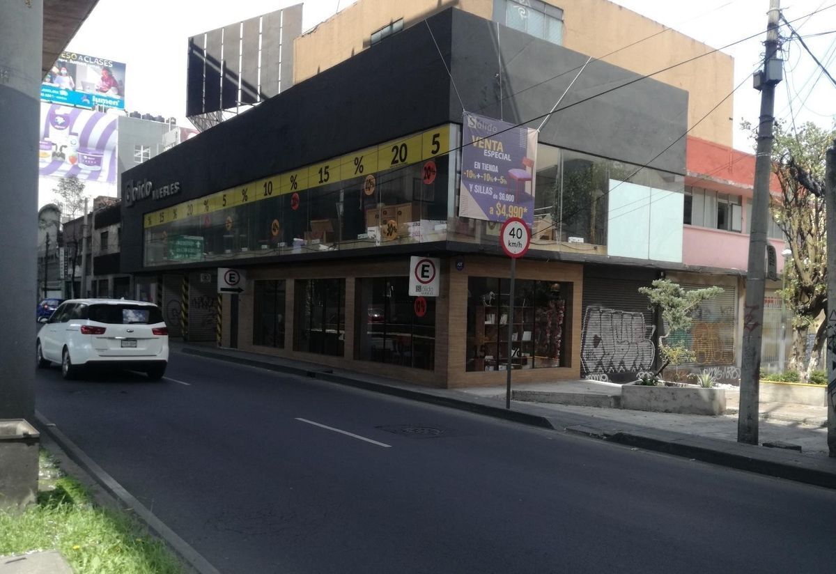 Edificio comercial en esquina