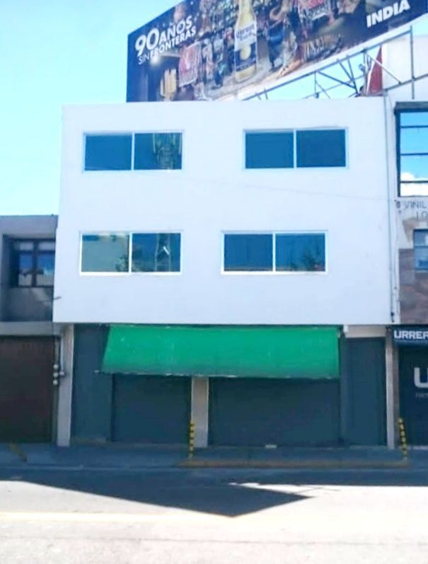 Edificio con Excelente ubicación. Av. Enrique Díaz de León  esq. Av. Plan de San