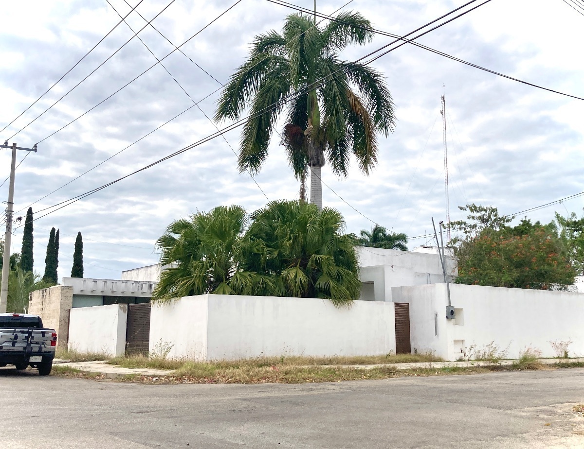 edificio-de-una-sola-planta-para-oficinas-a-una-cuadra-de-prolongacin-montejo5-24795