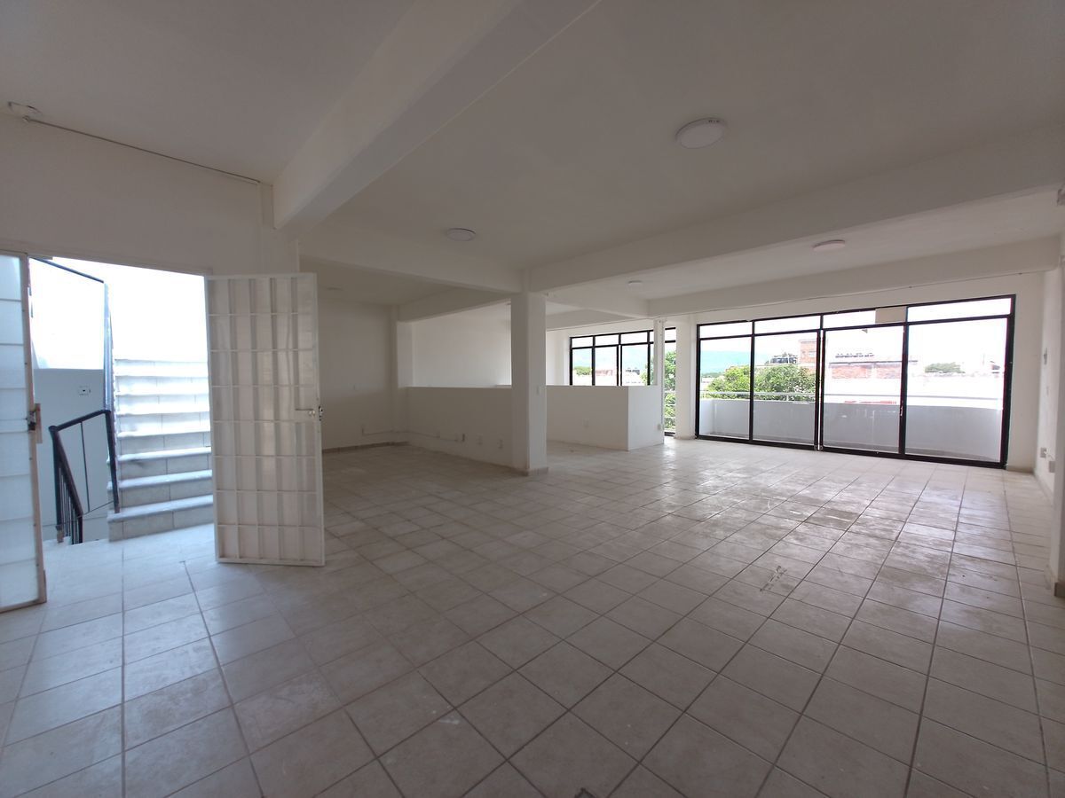 edificio-en-renta-en-el-centro-de-tuxtla-gutierrez-10-cajones-destacionamiento18-35054