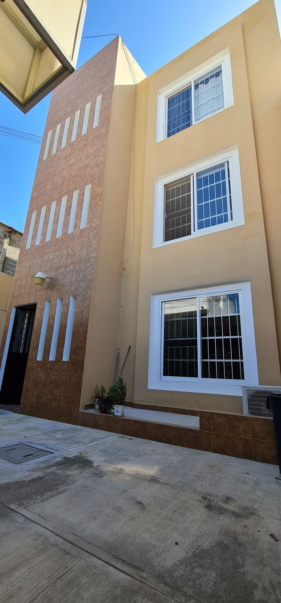 EDIFICIO EN VENTA, DE 3 DEPARTAMENTOS. CARMEN, CAMPECHE