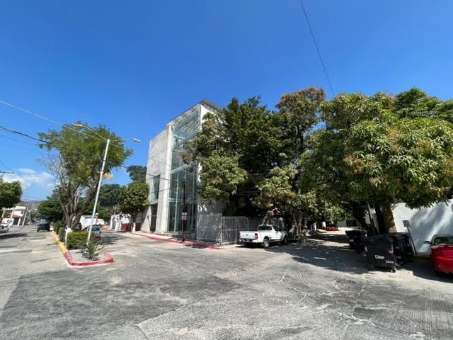 Edificio moderno en renta para oficinas