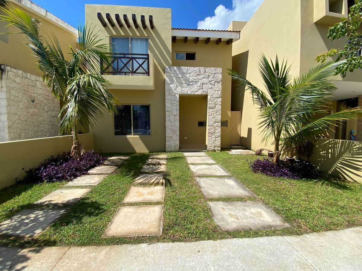 EN RENTA! CASA 3 REC. TERRAZA Y JACUZZI PRIVADO. RES ALLEGRANZA,PLAYA DEL CARMEN