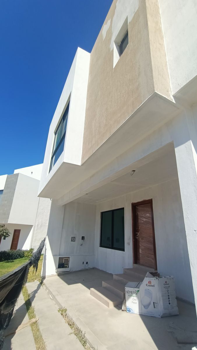 En venta Casa con Roof garden,  en Capital norte junto a valle imperial. zapopan