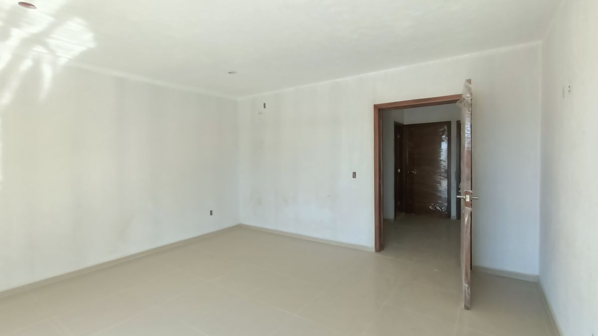 en-venta-casa-con-roof-garden--en-capital-norte-junto-a-valle-imperial-zapopan11-24167