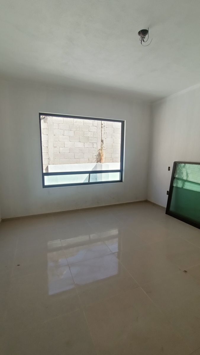 en-venta-casa-con-roof-garden--en-capital-norte-junto-a-valle-imperial-zapopan14-24167