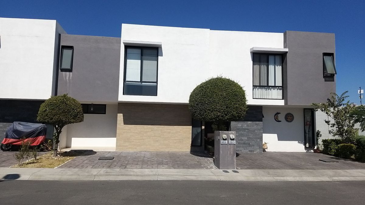 EN VENTA CASA DE 4 RECAMARAS EN FRACCIONAMIENTO CON ALBERCA, REFUGIO, QUERETARO