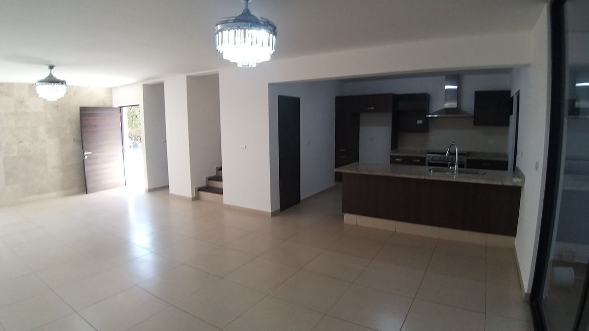 en-venta-casa-de-4-recamaras-en-fraccionamiento-con-alberca-refugio-queretaro10-12373