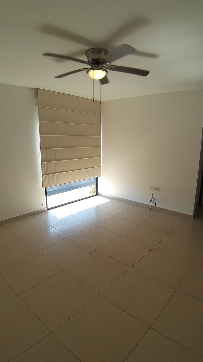 en-venta-casa-de-4-recamaras-en-fraccionamiento-con-alberca-refugio-queretaro12-12373