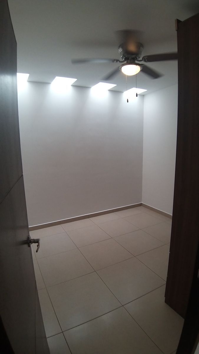 en-venta-casa-de-4-recamaras-en-fraccionamiento-con-alberca-refugio-queretaro16-12373