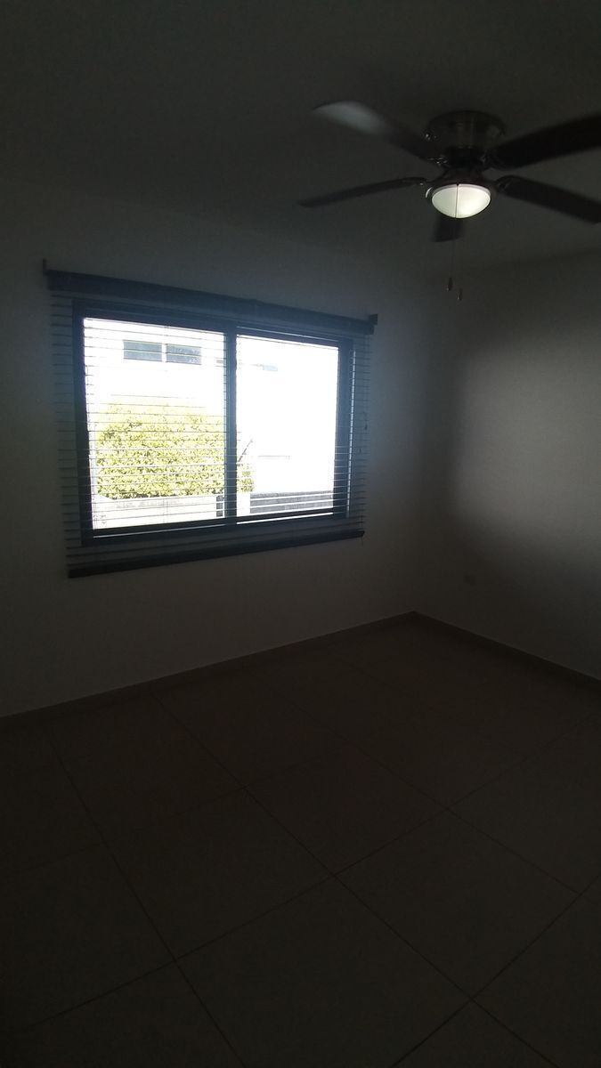 en-venta-casa-de-4-recamaras-en-fraccionamiento-con-alberca-refugio-queretaro18-12373