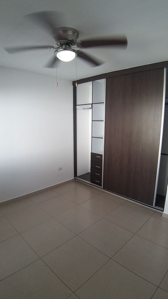 en-venta-casa-de-4-recamaras-en-fraccionamiento-con-alberca-refugio-queretaro19-12373