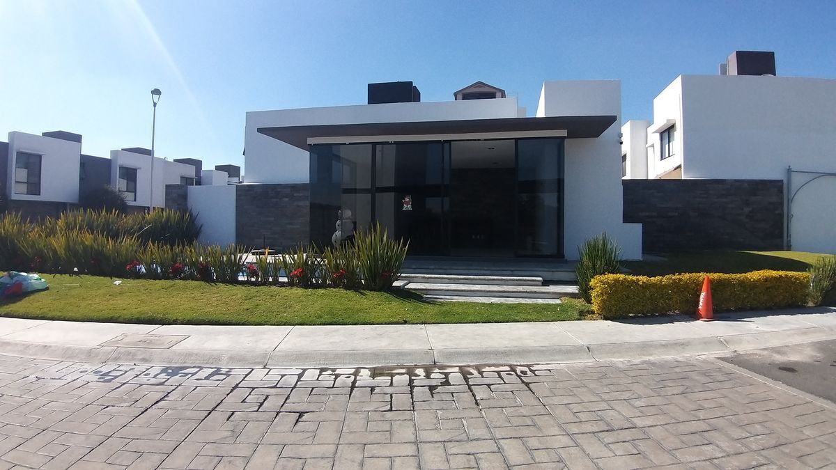 en-venta-casa-de-4-recamaras-en-fraccionamiento-con-alberca-refugio-queretaro28-12373