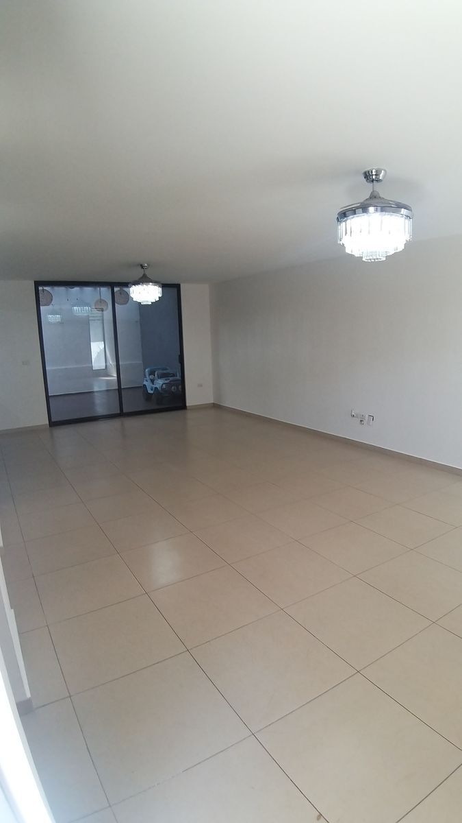 en-venta-casa-de-4-recamaras-en-fraccionamiento-con-alberca-refugio-queretaro3-12373