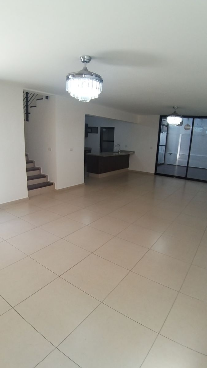 en-venta-casa-de-4-recamaras-en-fraccionamiento-con-alberca-refugio-queretaro4-12373