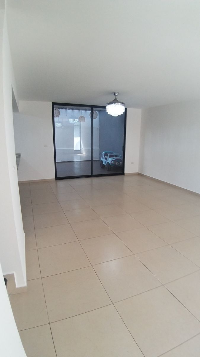 en-venta-casa-de-4-recamaras-en-fraccionamiento-con-alberca-refugio-queretaro5-12373