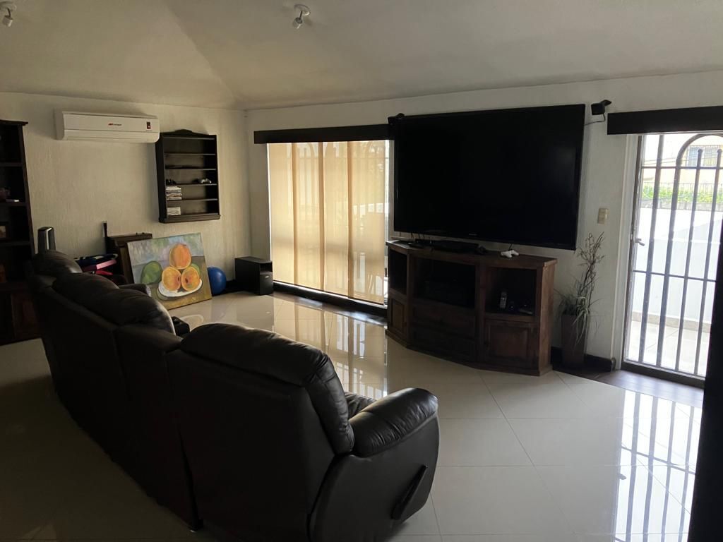 en-venta-casa-en-contry-la-silla-5to-sector-recin-remodelada-6-recmaras10-16044