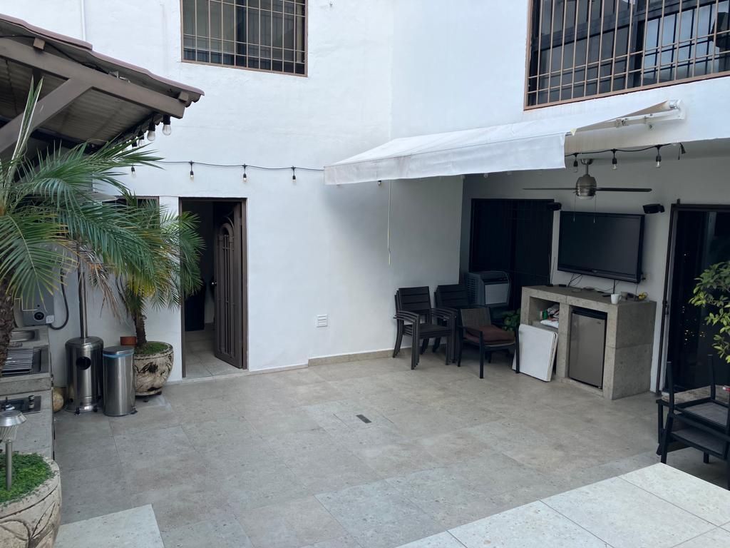 en-venta-casa-en-contry-la-silla-5to-sector-recin-remodelada-6-recmaras19-16044