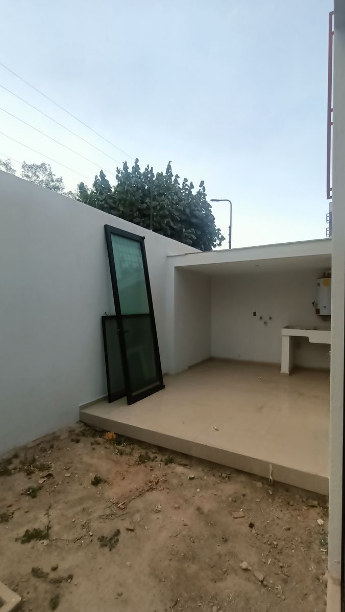 en-venta-casa-en-coto-los-almendros-residencial-a-15-min-de-zona-andares12-24165