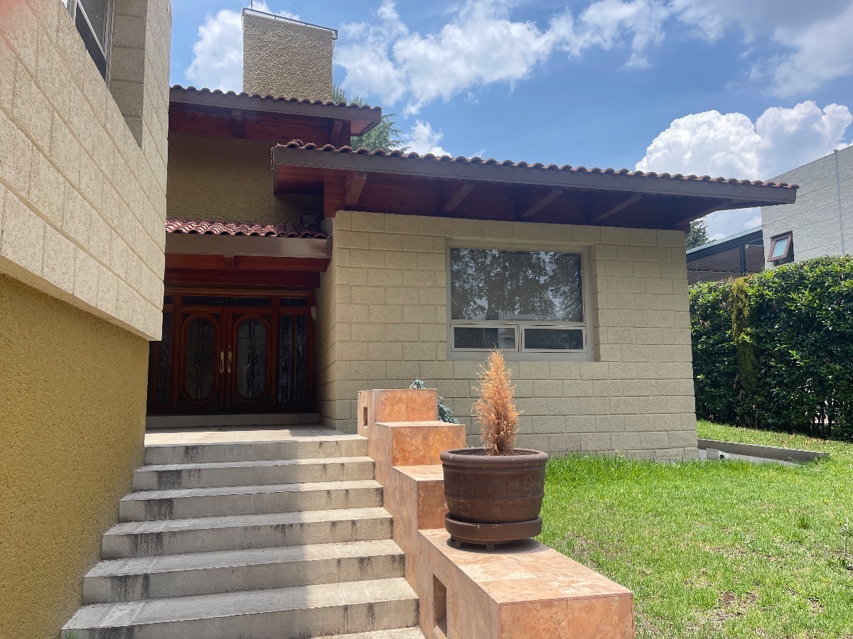 EN VENTA FRENTE FAIRWAY CASA TRES RECAMARAS