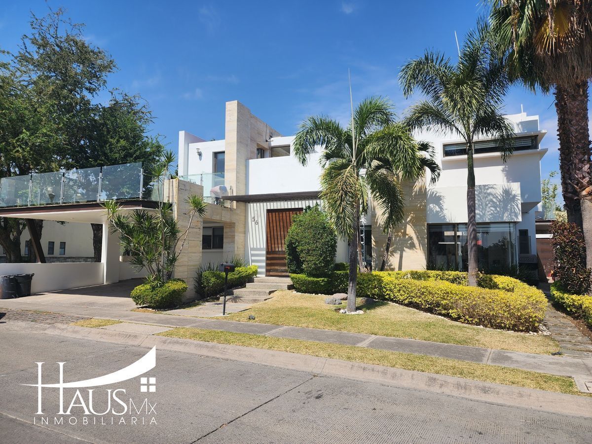 Espectacular Casa en Venta en Paraíso Country Club, Morelos.