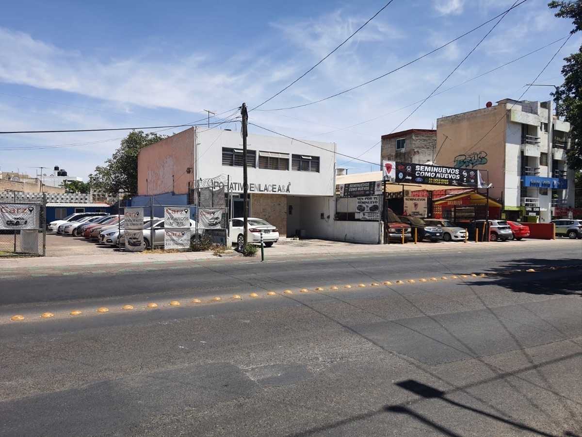 Excelente casa en Av Arcos ideal para oficinas o departmentos