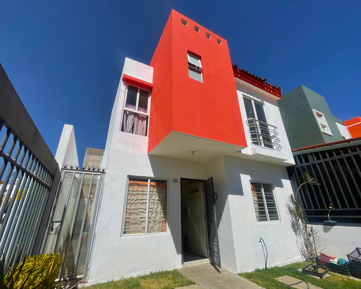 Excelente Casa en Esquina Frente a Jardines, en Tesistán: Disfruta de la Paz