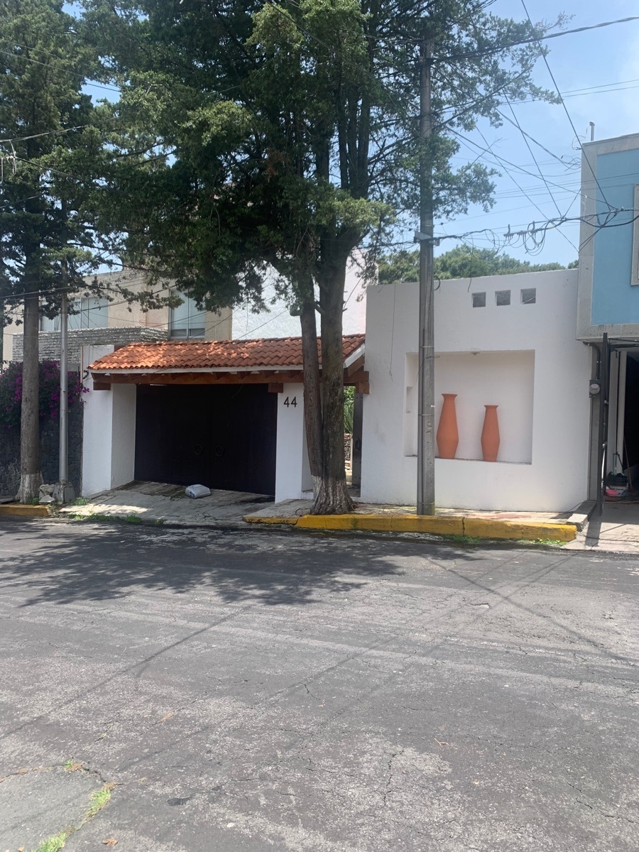 EXCELENTE OPORTUNIDAD. Se vende casa Estilo Mexicano Contemporáneo.