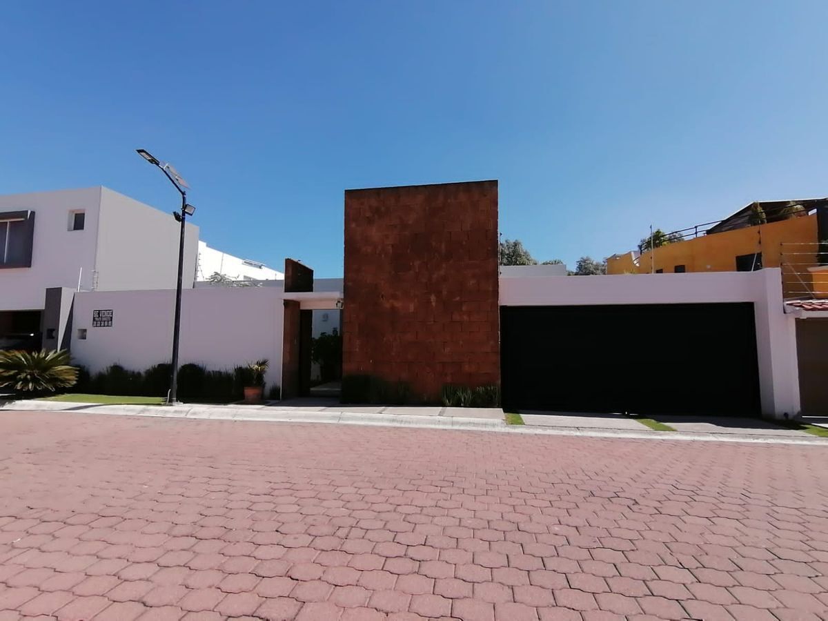 exclusiva-casa-de-diseo-en-un-piso-en-venta-fracc-el-lucero-cholula-puebla2-34392