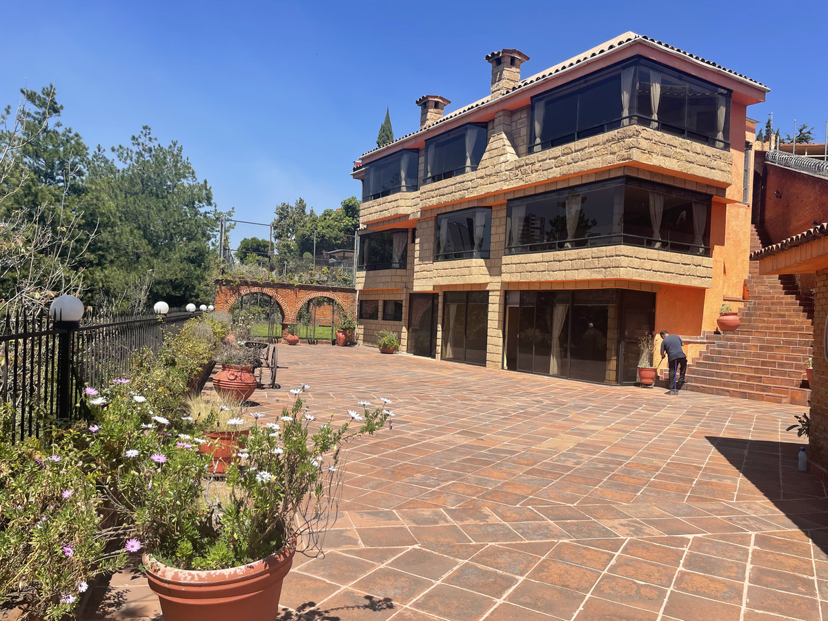 GRAN CASA EN BOSQUES DE LA HERRADURA