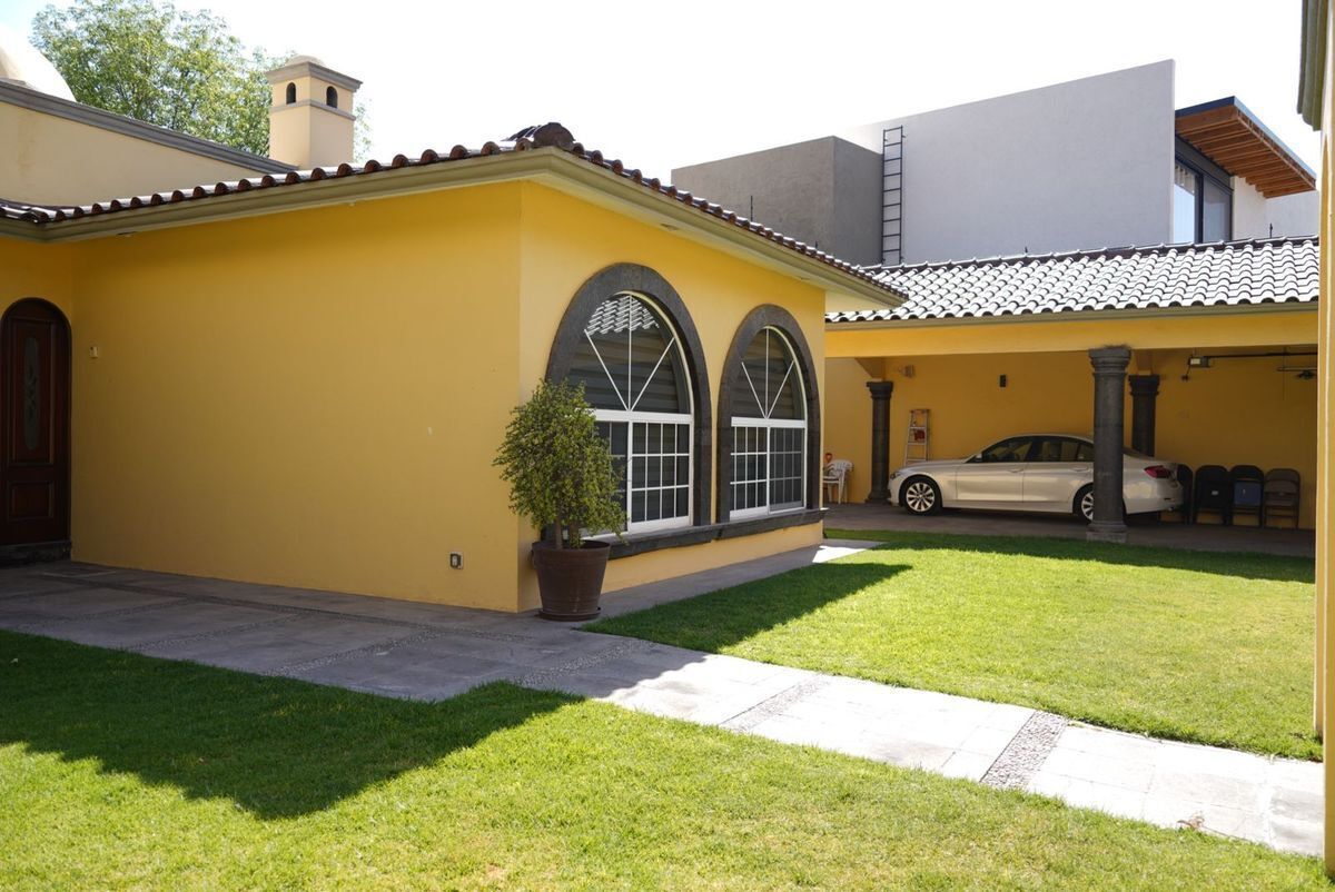 GRAN OPORTUNIDAD VENTA CASA JURICA