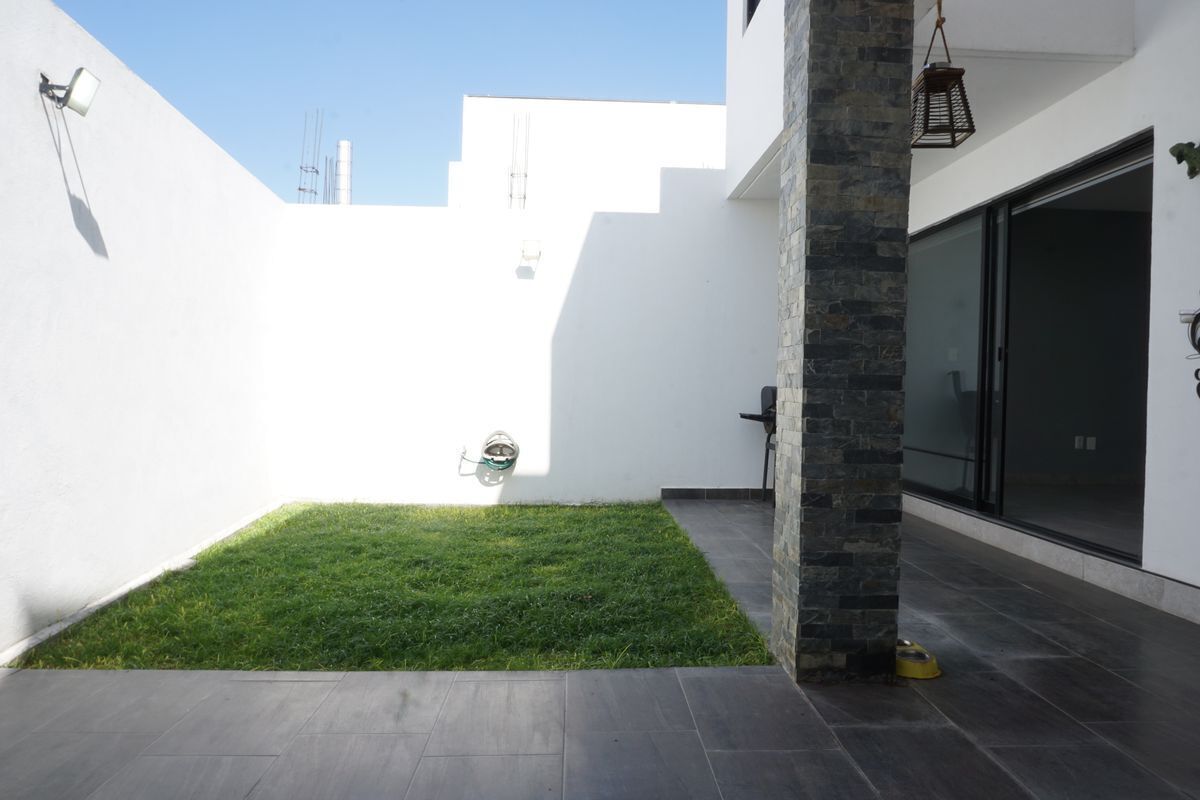 hermosa-casa-con-jardin-y-terraza-en-corregidora7-22929