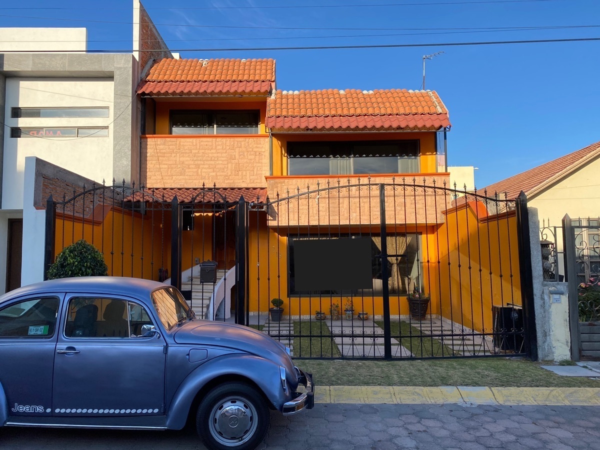 Hermosa casa en Arboledas de San Javier