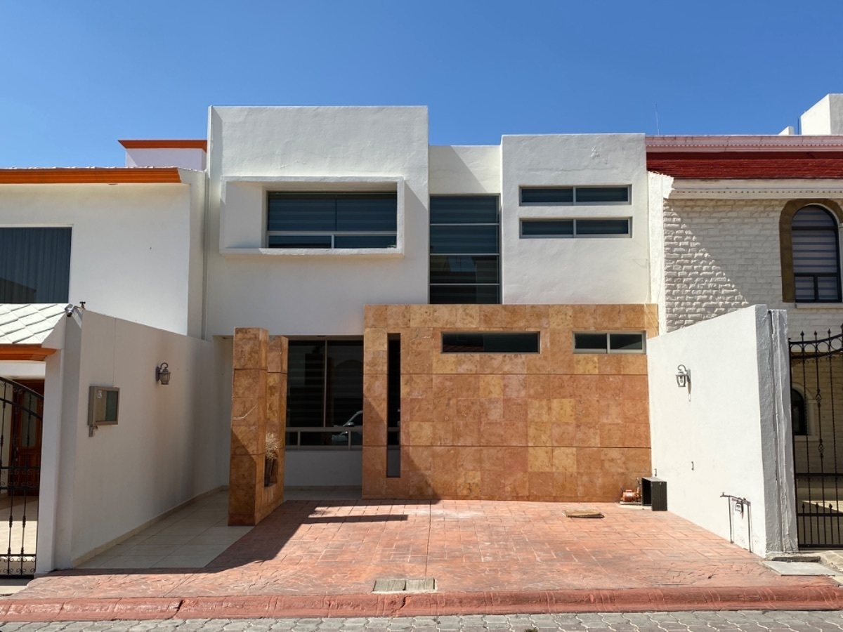 Hermosa casa en Arboledas de San Javier