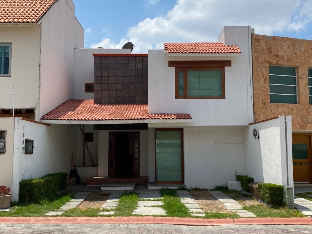 Hermosa casa en Arboledas de San Javier