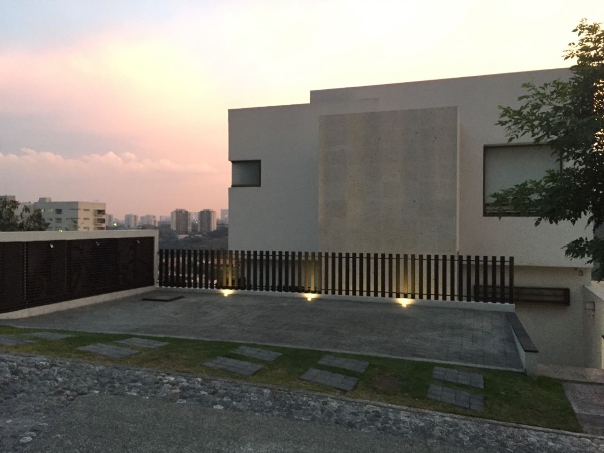 Hermosa Casa en Bosque Real