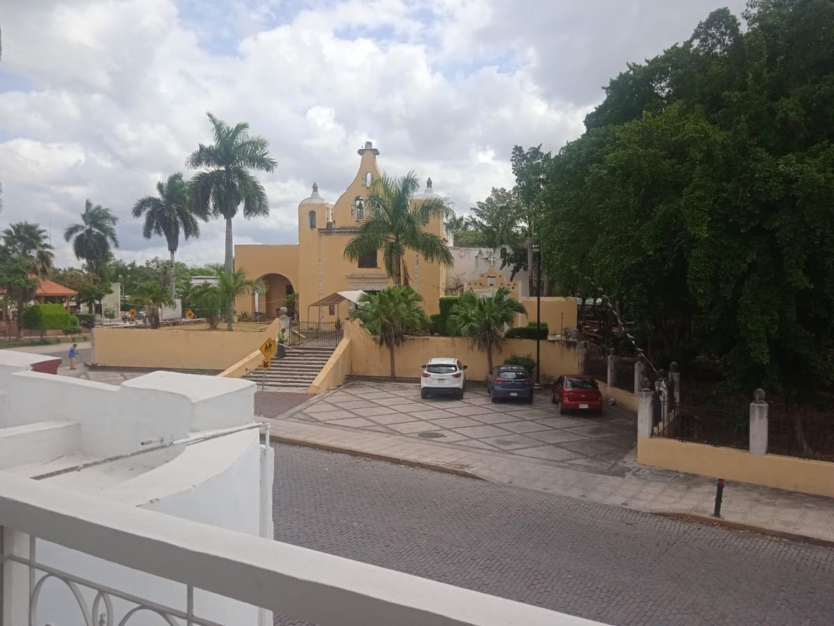 HERMOSA CASA EN EL CENTRO DE MERIDA FRENTE AL PARQUE DE LA ERMITA