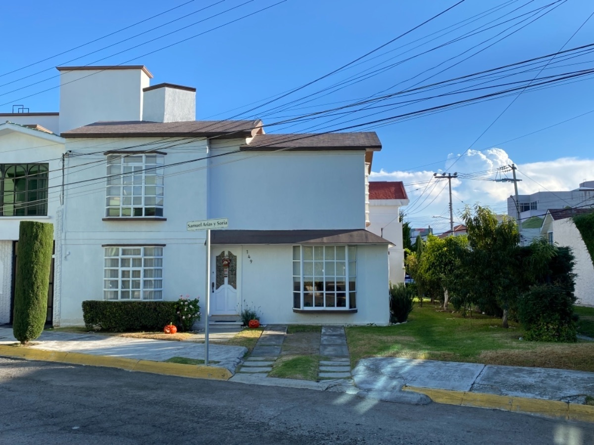 Hermosa casa en esquina en San Javier