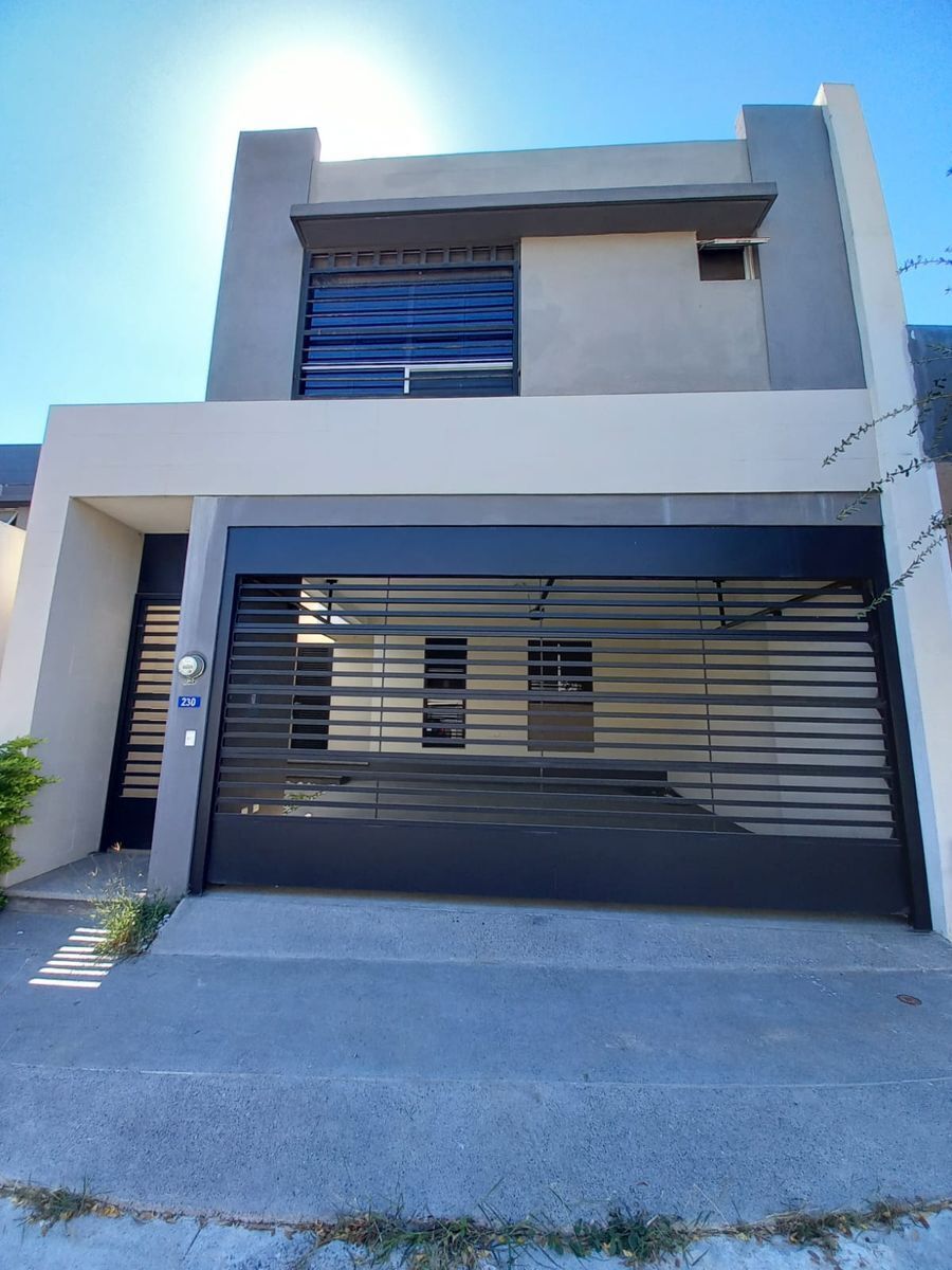 Hermosa Casa en RENTA en Cumbres Cerradas