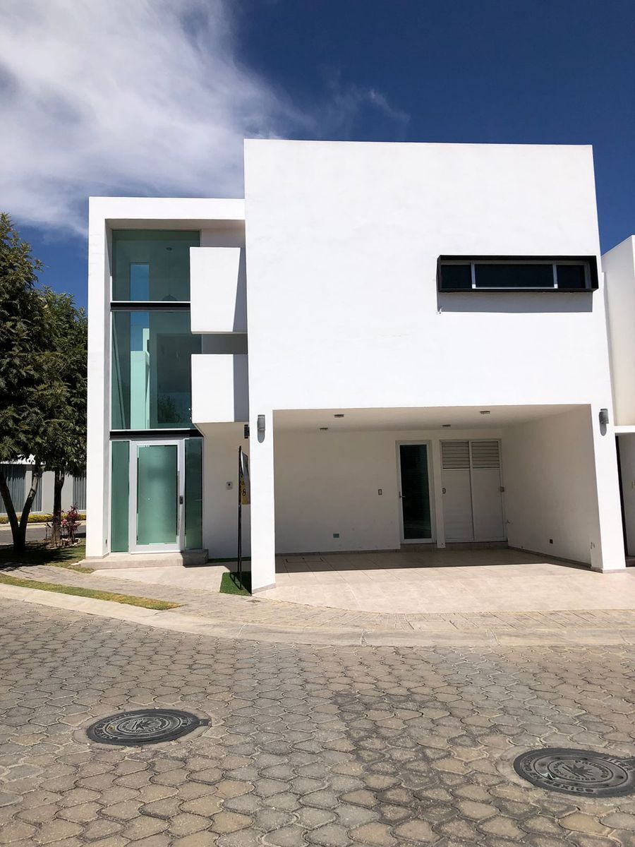 HERMOSA CASA EN VENTA EN LOMAS DE ANGELOPOLIS IIPUEBLA