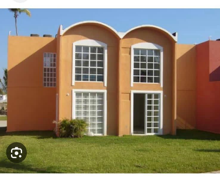 HERMOSA CASA GANALA EN EL MARAVILLOSO PUERTO DE ACAPULCO A TAN SOLO $999,000