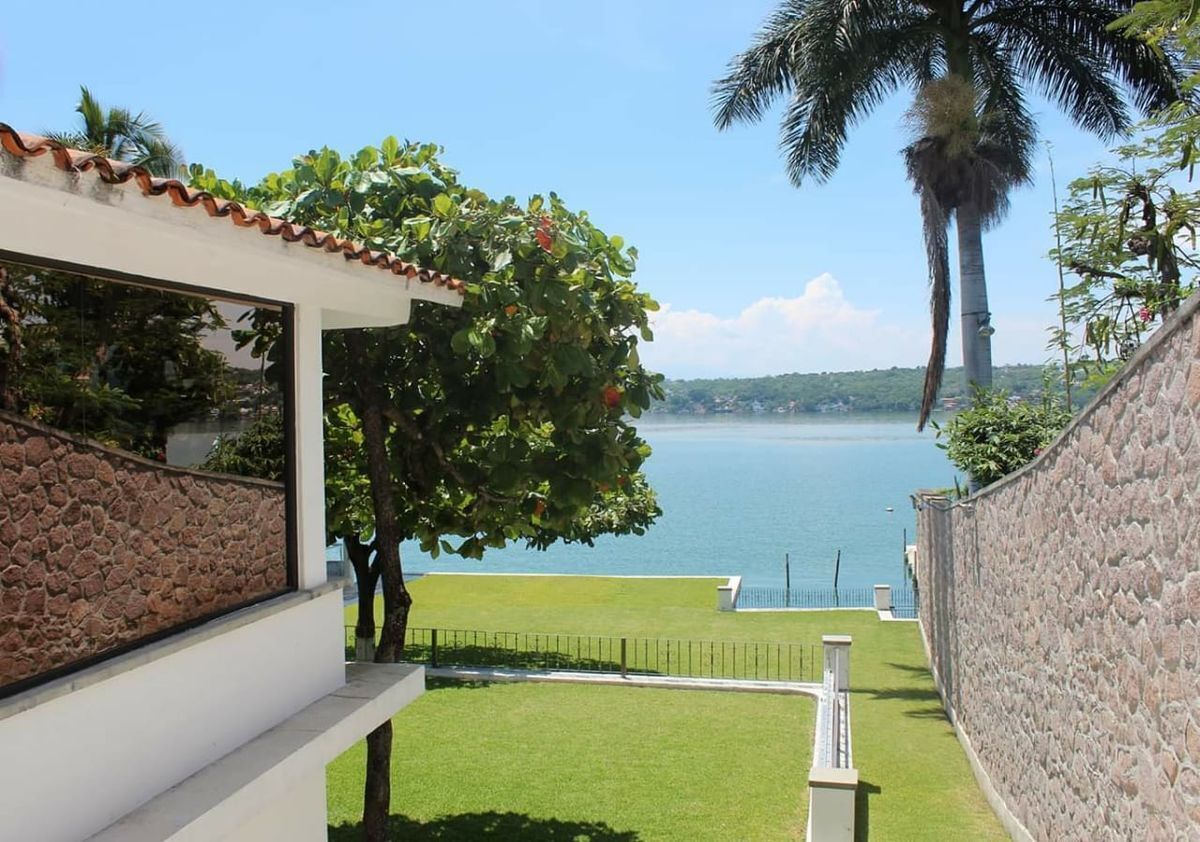 hermosa-residencia-a-orilla-del-lago-tequesquitengo-morelos19-34714