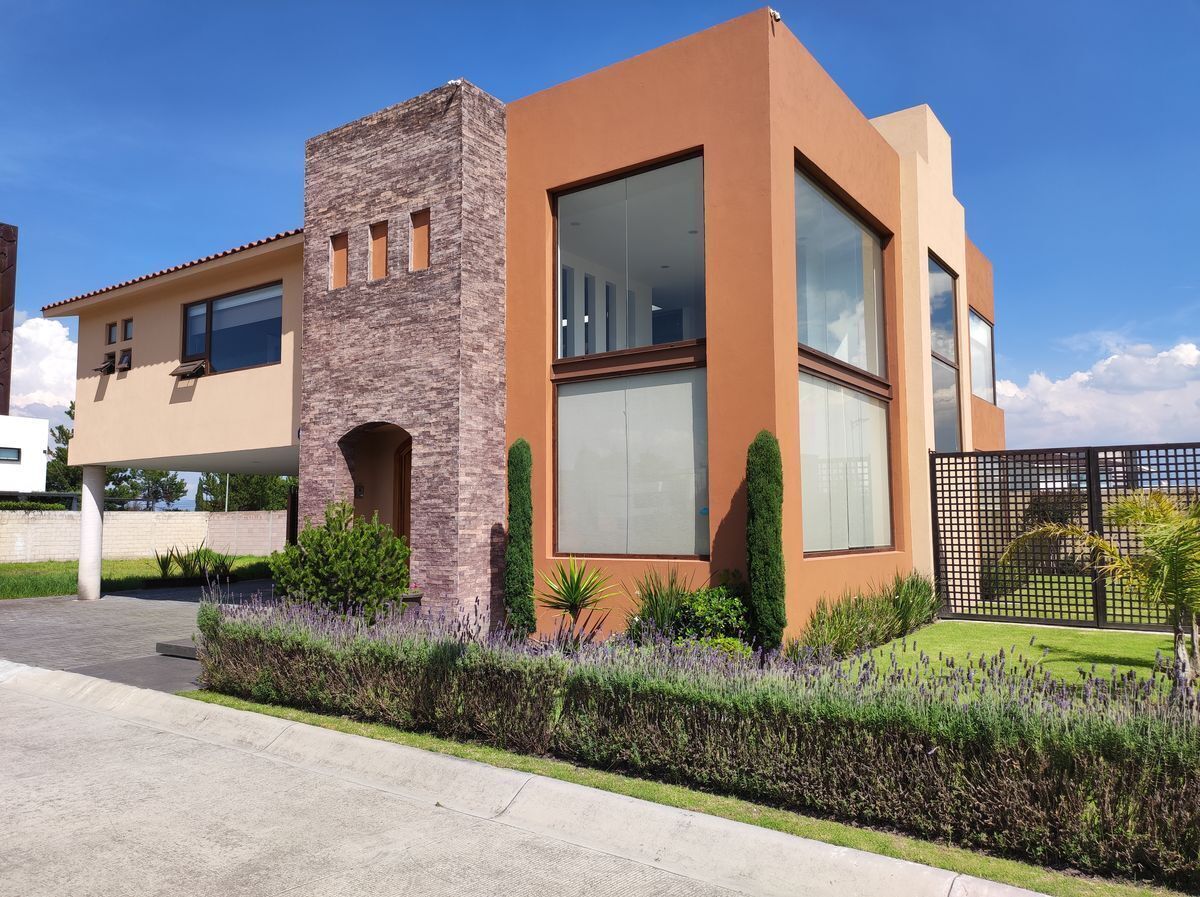 Hermosa residencia en Hacienda San Antonio