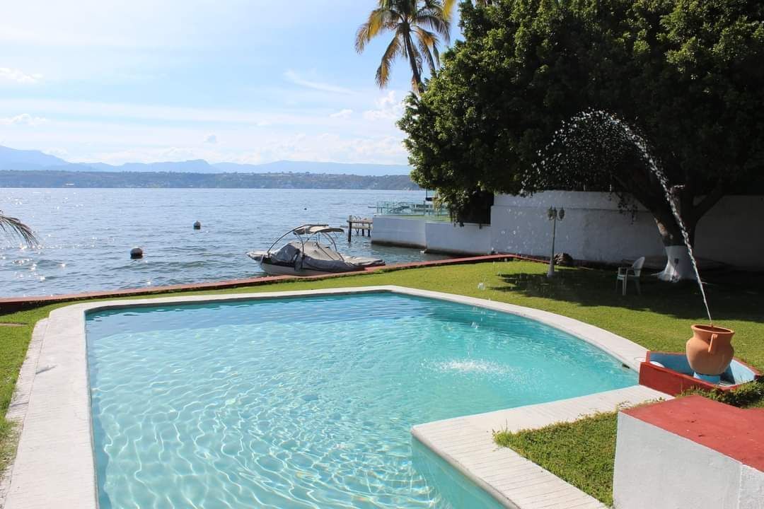 HERMOSA RESIDENCIA PARA GOZAR AL MÁXIMO EL LAGO DE TEQUESQUITENGO