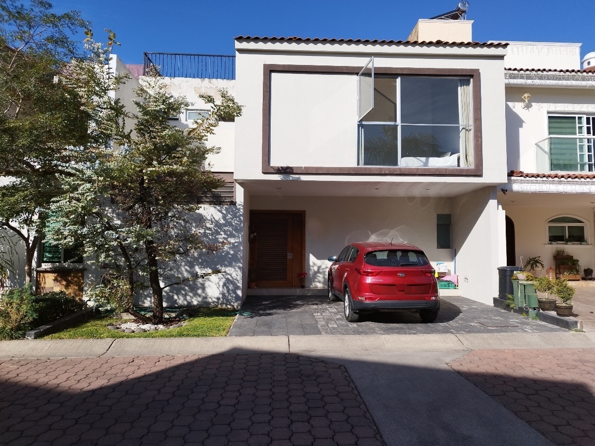 iluminada-casa-en-venta-en-coto-zona-galeras-zapopan1-22806