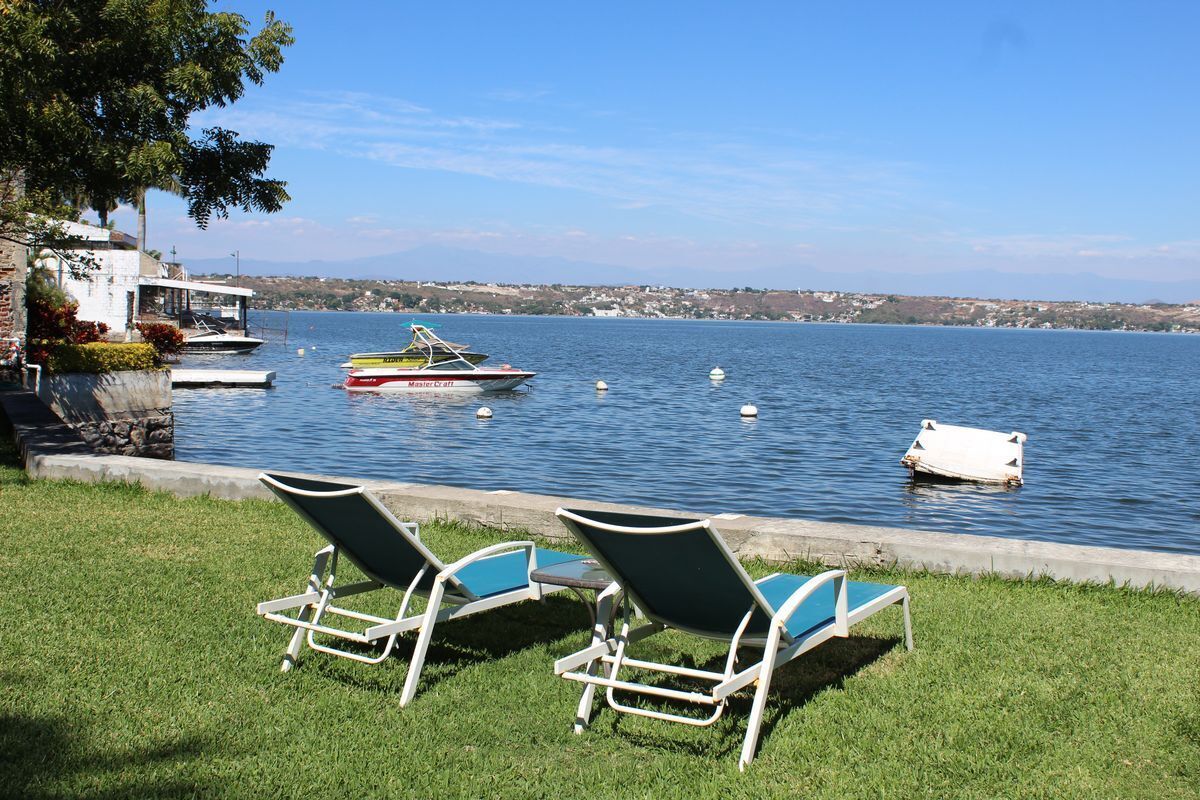 INCREÍBLE RESIDENCIA FRENTE AL LAGO DE TEQUES